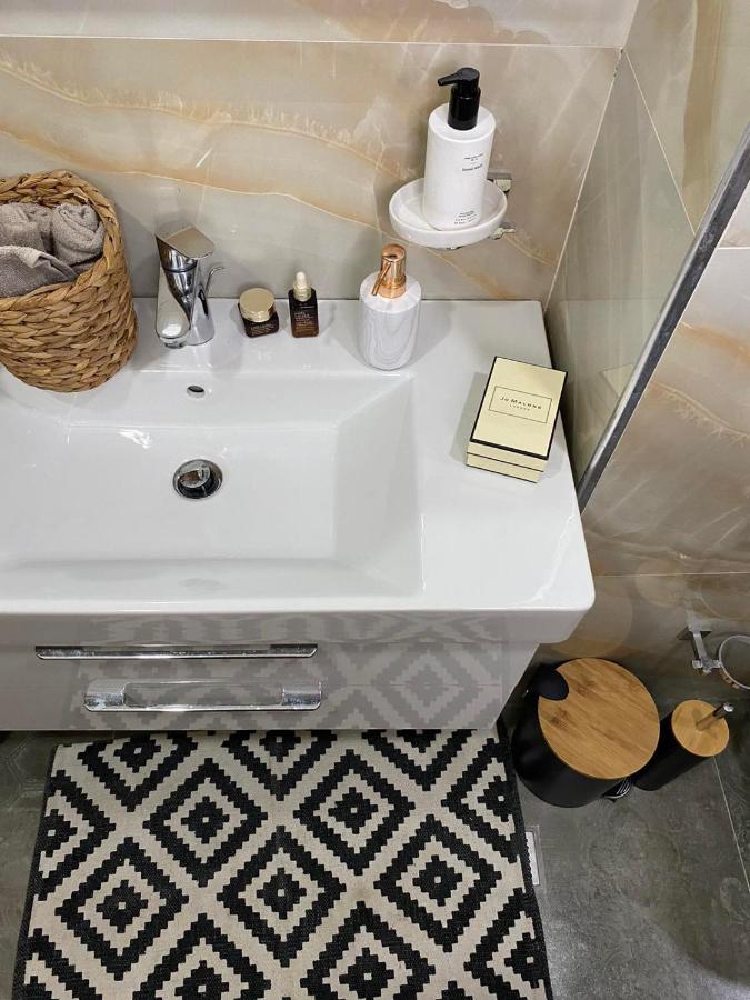 Qerret Boutique Studio Apartment ゴーレム エクステリア 写真